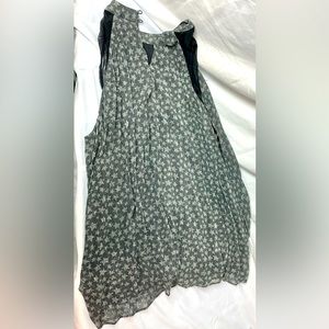 Torrid size 1 grey tank top w/ stars with black mesh perma pleated 1x plus size